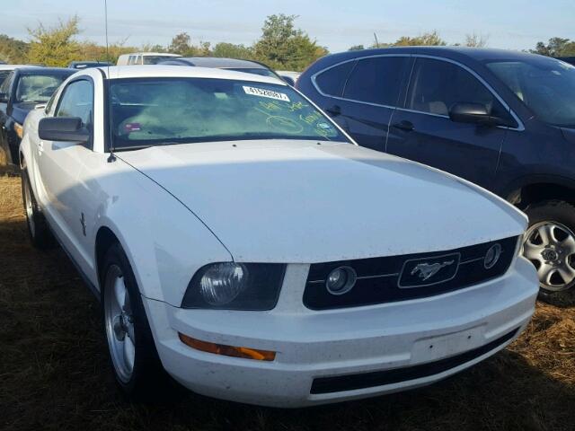 1ZVFT80N475352598 - 2007 FORD MUSTANG WHITE photo 1