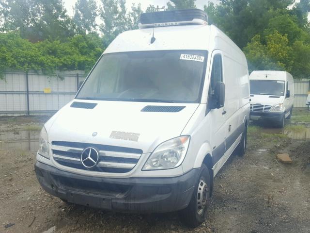 WD3PF4CCXA5496949 - 2010 MERCEDES-BENZ SPRINTER 3 WHITE photo 2