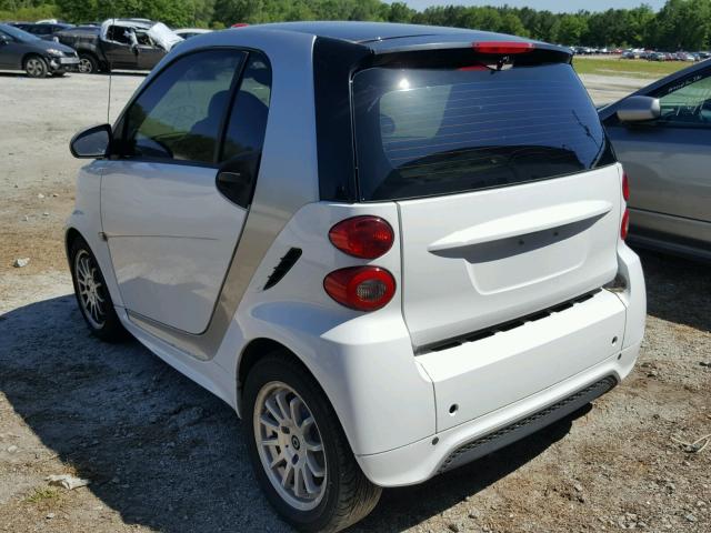 WMEEJ3BA9DK665811 - 2013 SMART FORTWO WHITE photo 3