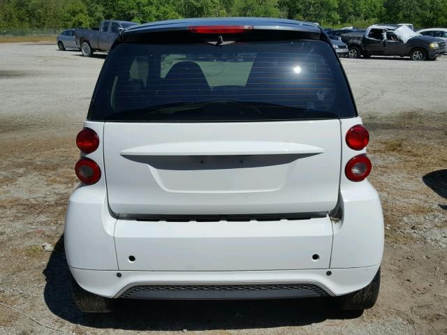 WMEEJ3BA9DK665811 - 2013 SMART FORTWO WHITE photo 6