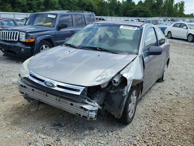 1FAHP32N38W175768 - 2008 FORD FOCUS S/SE GRAY photo 2