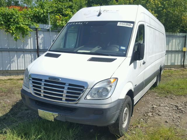WDYPE8CC6D5732697 - 2013 FREIGHTLINER SPRINTER 2 WHITE photo 2