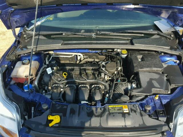 1FAHP3E21CL249961 - 2012 FORD FOCUS BLUE photo 7