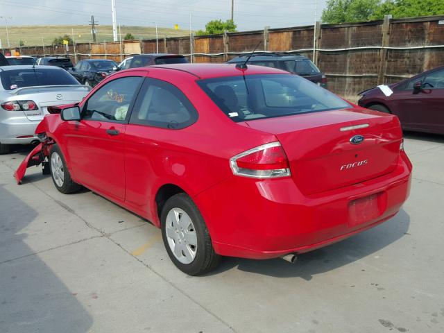 1FAHP32N68W201215 - 2008 FORD FOCUS S/SE RED photo 3