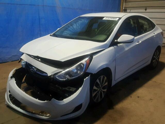 KMHCT4AE4HU371149 - 2017 HYUNDAI ACCENT SE WHITE photo 2