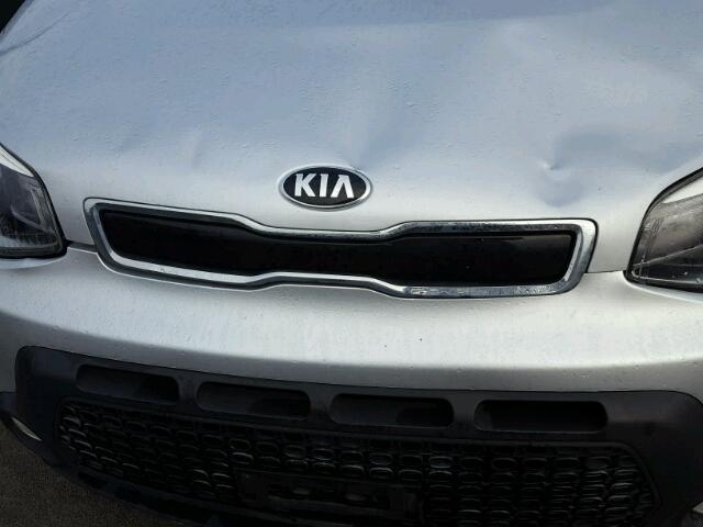 KNDJP3A52E7705747 - 2014 KIA SOUL + GRAY photo 7