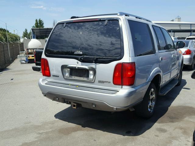 5LMFU28A0YLJ20052 - 2000 LINCOLN NAVIGATOR Grau Foto 4