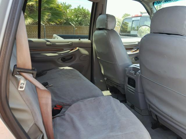 5LMFU28A0YLJ20052 - 2000 LINCOLN NAVIGATOR Grau Foto 6