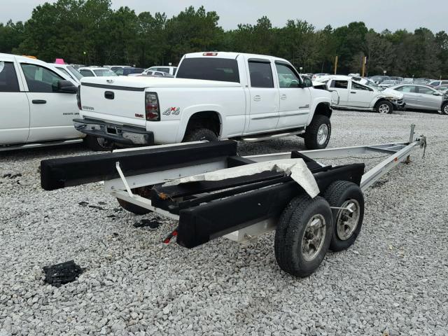 4EHAS2422BS007466 - 2011 BOAT TRAILER SILVER photo 4