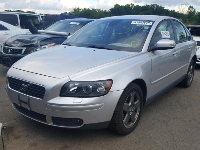 YV1MH682972303046 - 2007 VOLVO S40 T5 SILVER photo 2