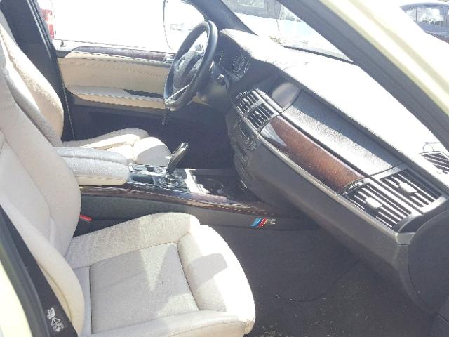 5UXZV8C57BL418022 - 2011 BMW X5 XDRIVE5 Weiß Foto 5