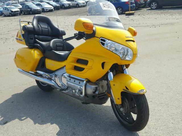 1HFSC47051A006133 - 2001 HONDA GL1800 YELLOW photo 1