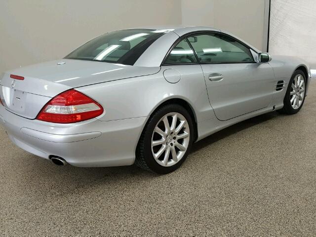 WDBSK71F77F119104 - 2007 MERCEDES-BENZ SL 550 GRAY photo 4