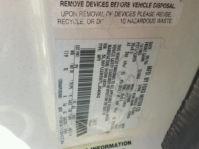 5LMFU28597LJ04062 - 2007 LINCOLN NAVIGATOR Biały zdjęcie 10