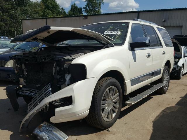 5LMFU28597LJ04062 - 2007 LINCOLN NAVIGATOR Biały zdjęcie 2