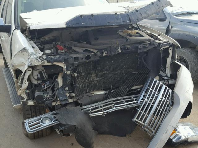 5LMFU28597LJ04062 - 2007 LINCOLN NAVIGATOR Biały zdjęcie 9