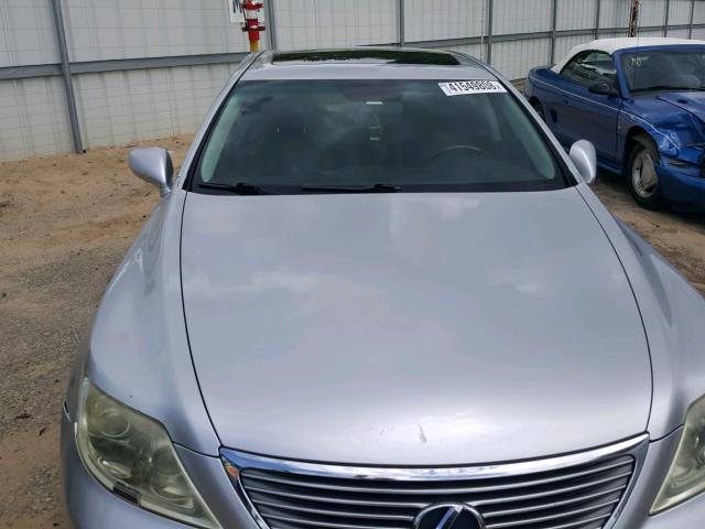 JTHGL46F175013716 - 2007 LEXUS LS 460L GRAY photo 9