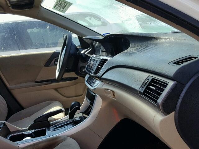 1HGCR2F3XDA084099 - 2013 HONDA ACCORD WHITE photo 5