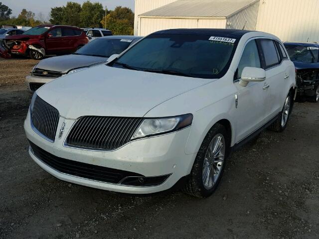 2LMHJ5ATXDBL51573 - 2013 LINCOLN MKT WHITE photo 2