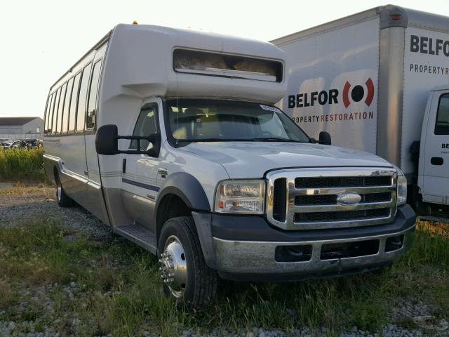 1FDAF56P07EB49022 - 2007 FORD F550 SUPER WHITE photo 1