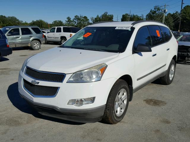 1GNER13D69S142832 - 2009 CHEVROLET TRAVERSE L WHITE photo 2