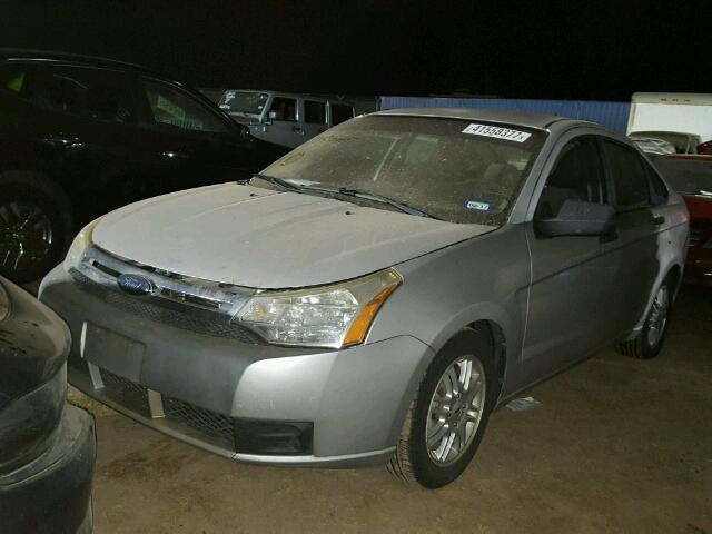 1FAHP35N29W100721 - 2009 FORD FOCUS SILVER photo 2