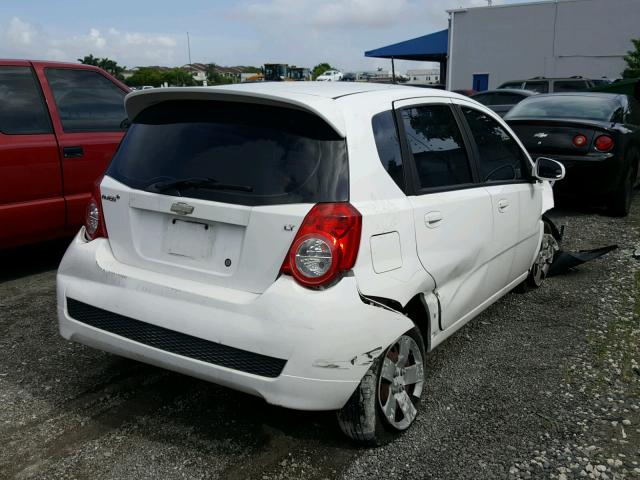 KL1TD66E09B653668 - 2009 CHEVROLET AVEO LS WHITE photo 4