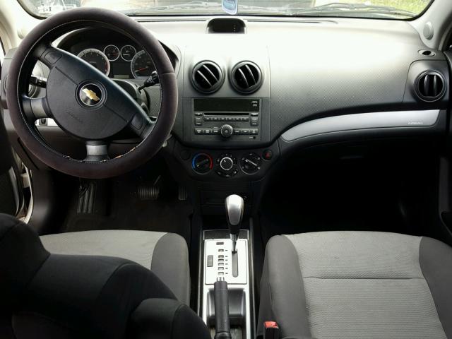 KL1TD66E09B653668 - 2009 CHEVROLET AVEO LS WHITE photo 9