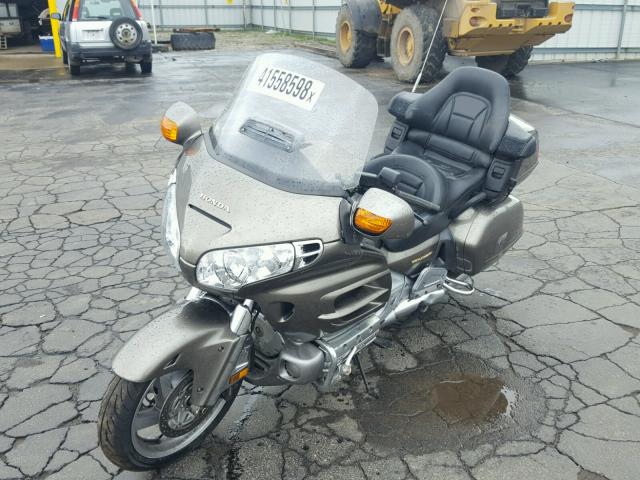 1HFSC47044A304838 - 2004 HONDA GL1800 TAN photo 2