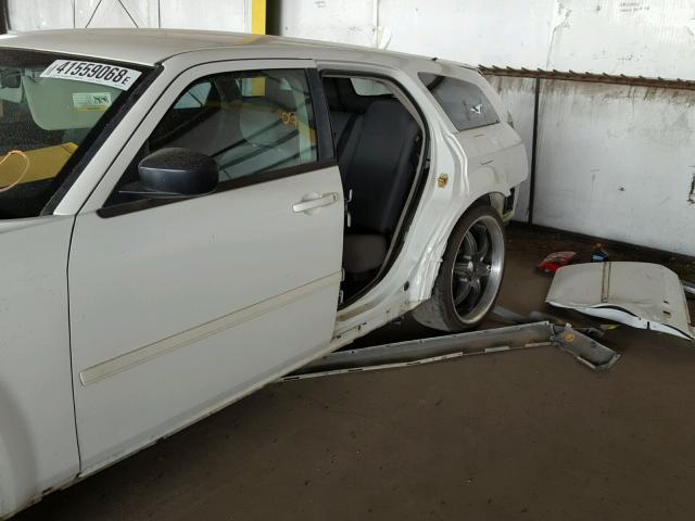 2D4FV47T06H417192 - 2006 DODGE MAGNUM SE WHITE photo 9