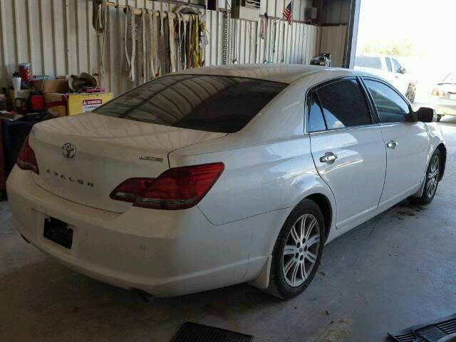 4T1BK36B28U271798 - 2008 TOYOTA AVALON WHITE photo 4