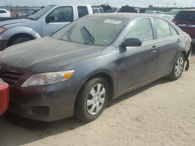 4T1BF3EK4BU203371 - 2011 TOYOTA CAMRY GRAY photo 2