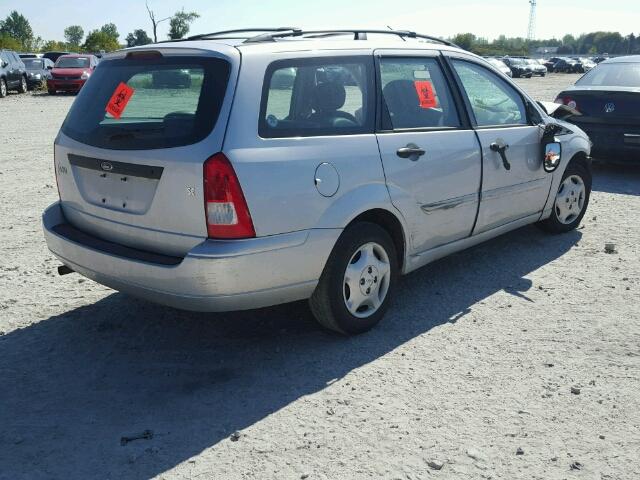 1FAFP36P8YW218424 - 2000 FORD FOCUS SE SILVER photo 4