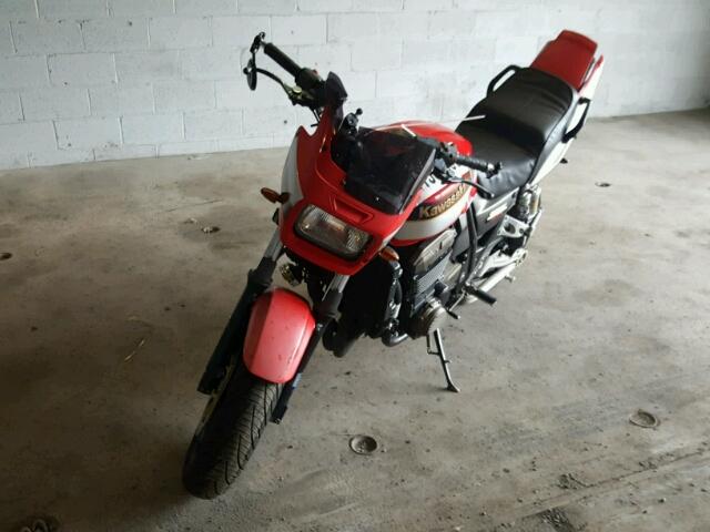 JKAZR9A112A015459 - 2002 KAWASAKI ZR1200 A RED photo 2