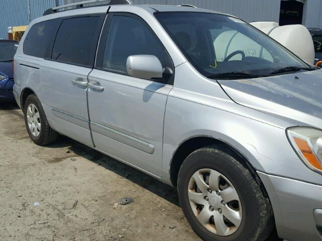 KNDMC233476043077 - 2007 HYUNDAI ENTOURAGE SILVER photo 9