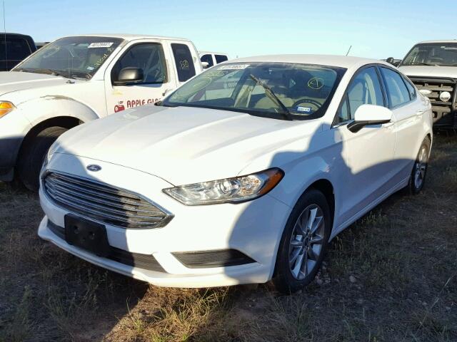 3FA6P0H71HR373136 - 2017 FORD FUSION SE WHITE photo 2