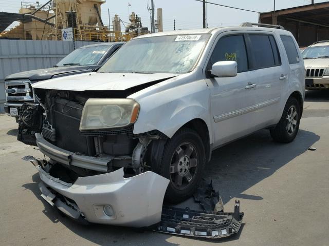 5FNYF3H90BB017634 - 2011 HONDA PILOT TOUR SILVER photo 2