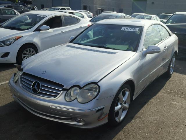 WDBTJ65J55F154124 - 2005 MERCEDES-BENZ CLK 320C SILVER photo 2