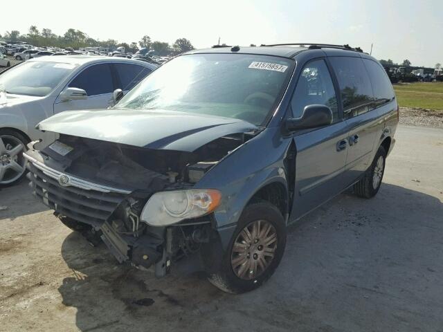 2C4GP44R45R548400 - 2005 CHRYSLER TOWN & COU GREEN photo 2