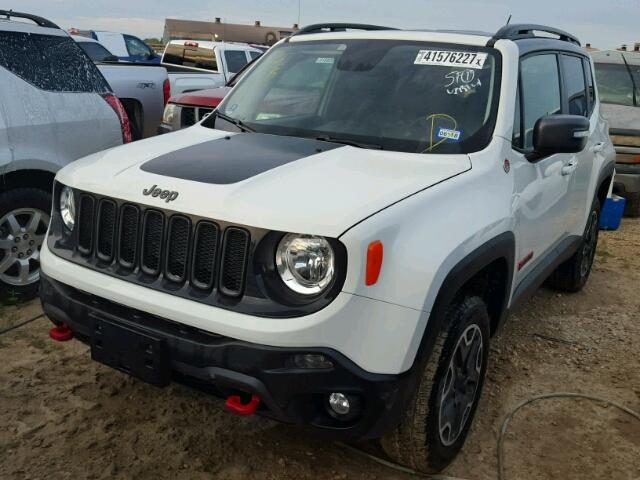 ZACCJBCT0GPD56027 - 2016 JEEP RENEGADE WHITE photo 2