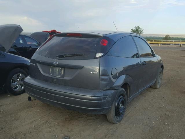 3FAFP31N45R137649 - 2005 FORD FOCUS ZX3 CHARCOAL photo 4