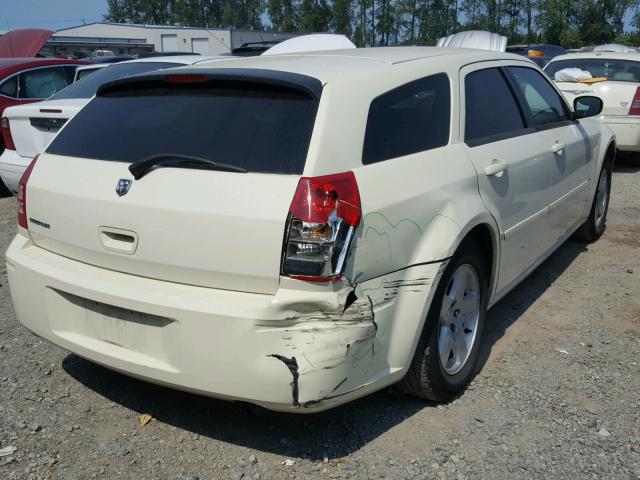 2D4FV48T35H656345 - 2005 DODGE MAGNUM SE WHITE photo 4