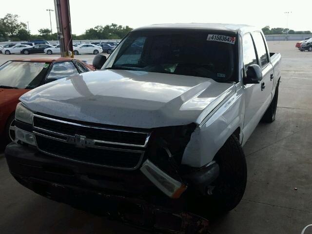 2GCEC13T151399053 - 2005 CHEVROLET SILVERADO WHITE photo 2