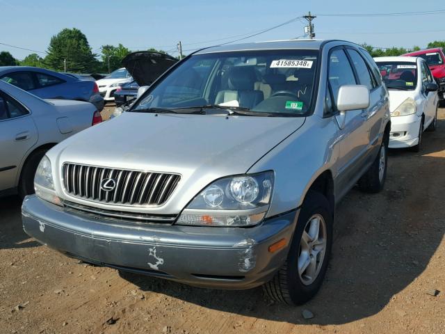 JT6HF10U5X0011538 - 1999 LEXUS RX 300 SILVER photo 2