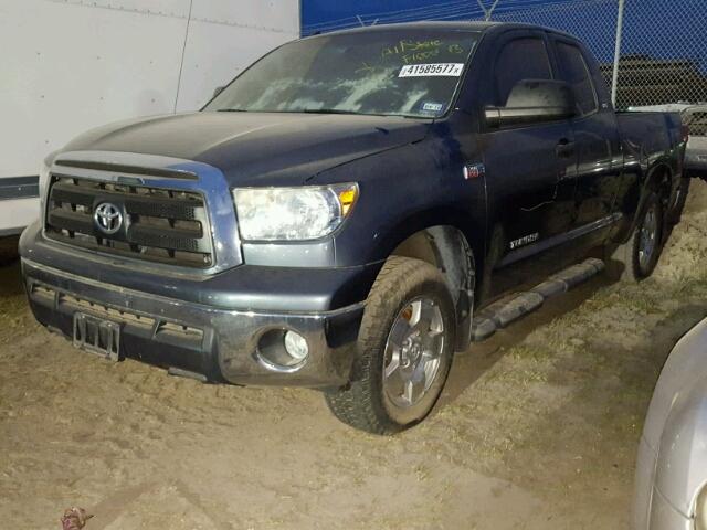 5TFUY5F13AX143086 - 2010 TOYOTA TUNDRA BLUE photo 2