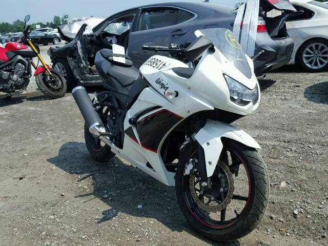 JKAEXMJ16BDA88707 - 2011 KAWASAKI EX250 J WHITE photo 1