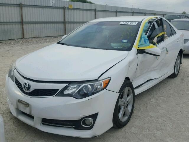 4T1BF1FK2EU758746 - 2014 TOYOTA CAMRY L WHITE photo 2