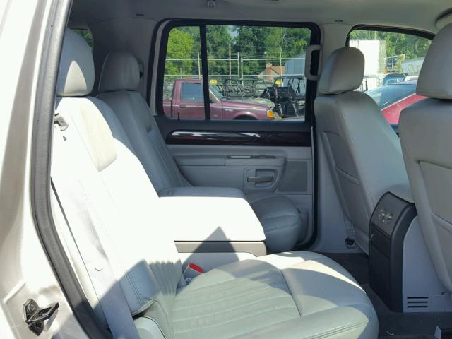 5LMEU88H64ZJ00908 - 2004 LINCOLN AVIATOR 灰色 照片 6