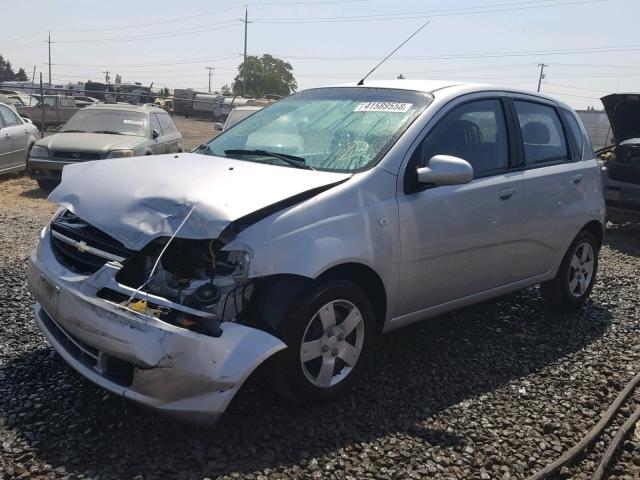 KL1TD66606B514788 - 2006 CHEVROLET AVEO BASE Күміс фото 2