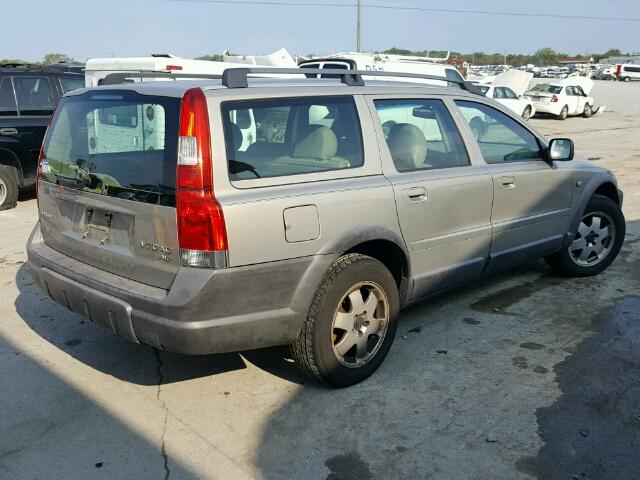 YV1SZ58D521060236 - 2002 VOLVO V70 XC SILVER photo 4